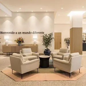 Ilunion Les Corts מלון