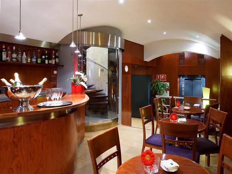 Hotel H10 Raco del Pi Barcelona 3*,
