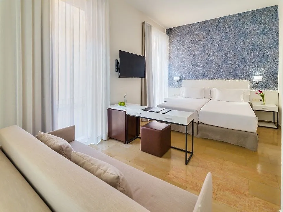 Hotel H10 Raco del Pi Barcelona 3*,